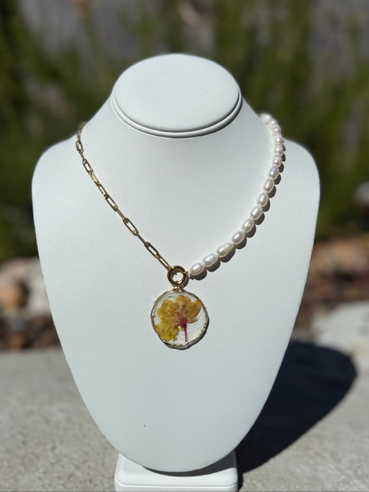 Golden Bloom Pearl Chain Necklace